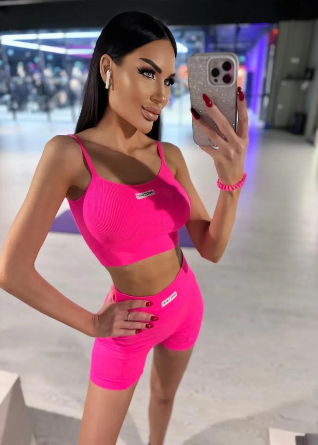 Alexandra thumbnail 5