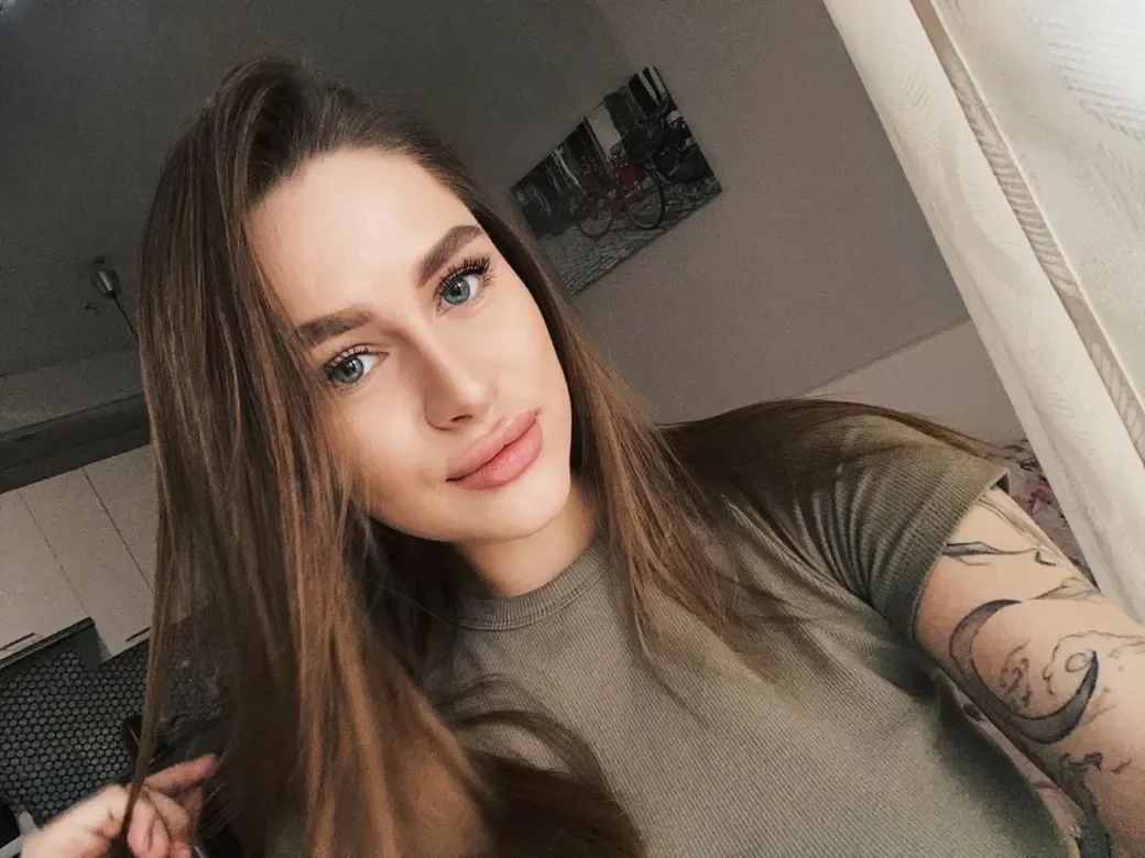 Emmi thumbnail 3
