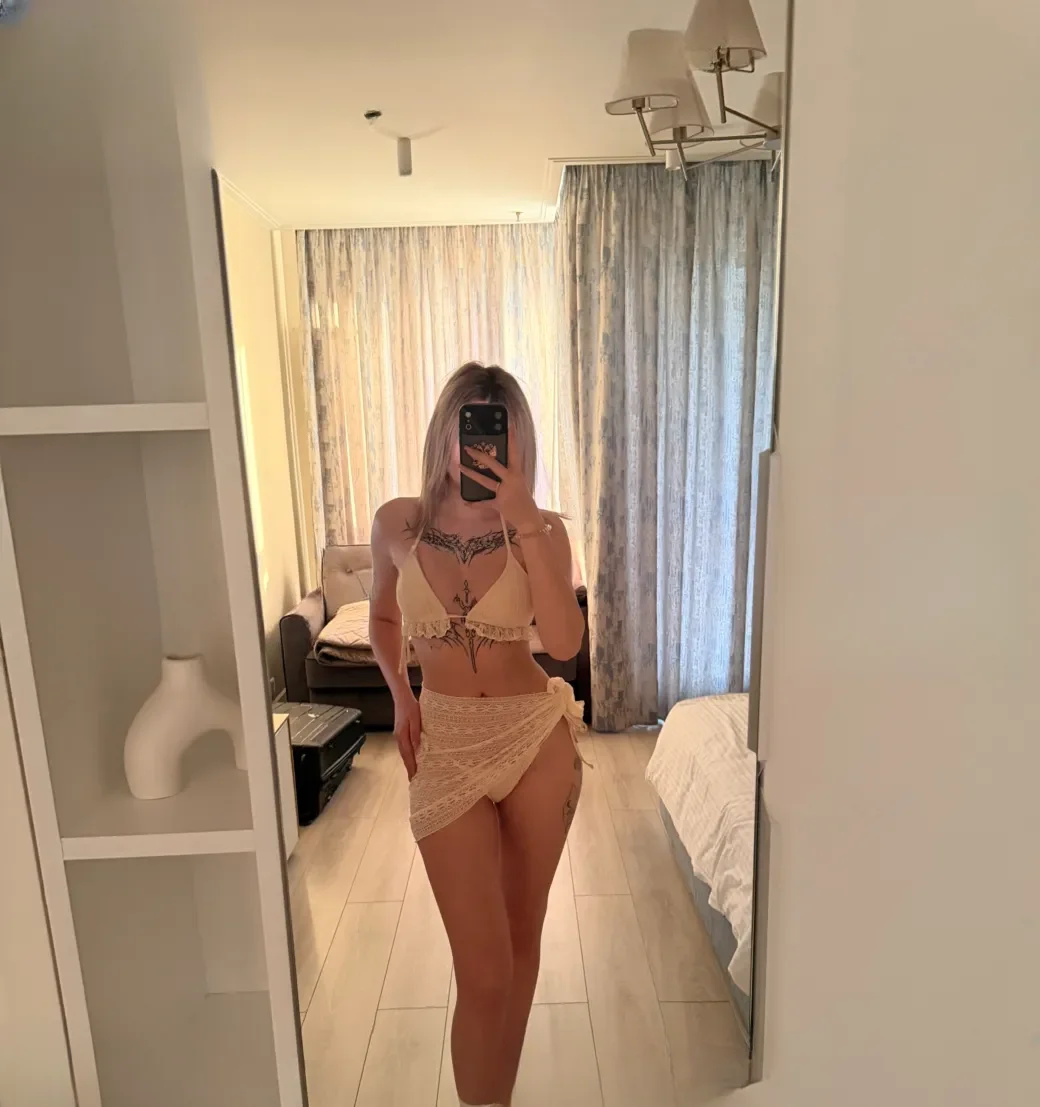 Angelina thumbnail 5