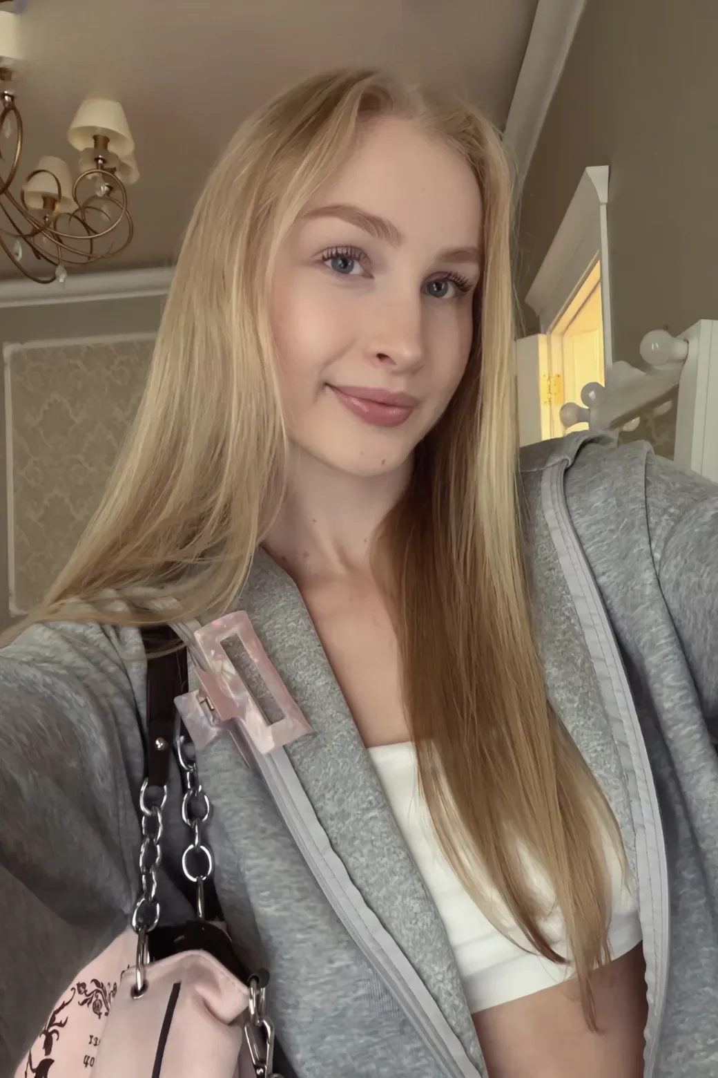 Chloe thumbnail 20