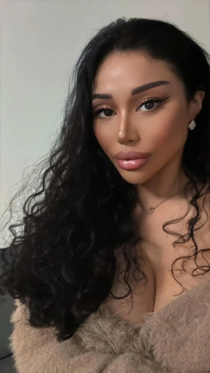 Leyla thumbnail 4